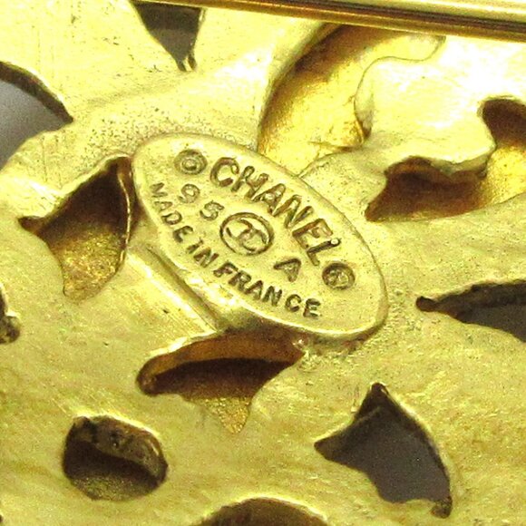 Chanel Medallion Brooch Pin Gold 95A 05175 - Picture 3 of 4